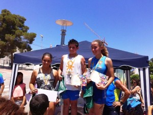 Ashley Iban Beker, campeón infantil, junto a Sara Gratacós y Alba Marí, otras de las vencedoras.