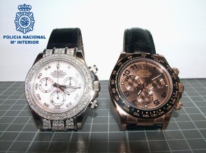 En la imagen, los dos relojes de alta bama recuperados por la Policía Nacional, valorados en 90.000 euros y sustraídos por presuntos integrantes de la Banda del Rolex. 