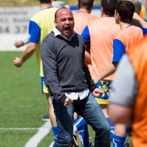 Manolo González, entrenador de la Montañesa, en un partido de esta temporada. Foto: Deportes el Català