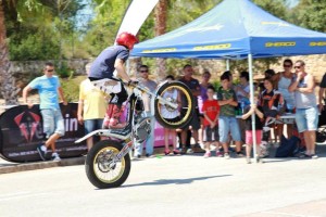 Josep Manzano, campeón del mundo júnior de trial en 2001, protagonizó una espectacular exhibición.