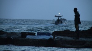 Imagen del cadáver tras ser rescatado del fondo del mar por la Guardia Civil