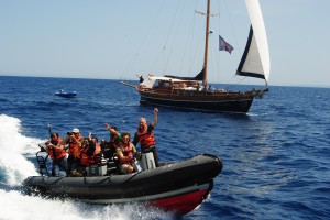 Miembros de la flotilla que ha acompañado al Rainbow Warrior. Foto: D.V.