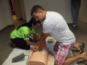 Imatge d'un ús de desfibrilador en aquest curs. Foto: Ajuntament de Santa Eulària.