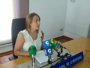 La concejala de Deportes, Mar Sánchez, en la rueda de prensa donde ha dado cuenta de los motivos de su renuncia a ser alcaldesa de Vila.  Foto: V. R. 