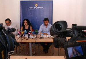 Rafael Romero, Sandra-Fernández y Javier-Ureña, durante la presentación de los datos