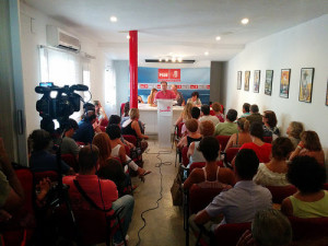 Moment en el que Josep Marí Ribas fa un petit discurs als militants. Foto: FSE-PSOE.