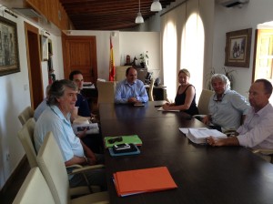 Imagen de archivo de unl encuentro de los vecinos con el alcalde de Santa Eulària.