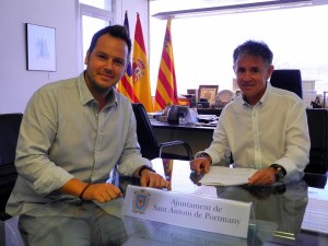 Iván Torres, en una imagen de archivo durante la firma de un convenio con el Ayuntamiento de Sant Antoni.