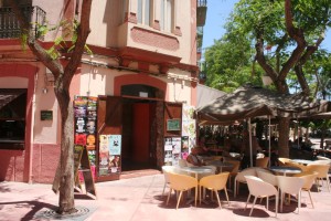 El Sunset Café es uno de los locales con más solera de la Plaza del Parque.