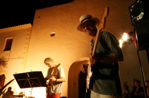 Una de les actuacions de jazz que se celebren cada dissabte a la plaça de Sant Francesc.