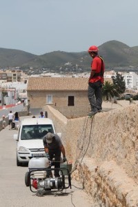 En la imagen, los trabajadores en plena faena