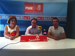 Lurdes Costa, Josep Marí Ribas i Marc Costa a la roda de premsa. Foto: FSE-PSOE.