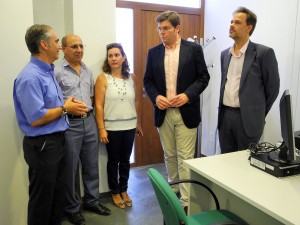 Un momento de la visita de las autoridades a la instalación de una Unidad Básica de Salud. Foto: Ajuntament de Sant Antoni.