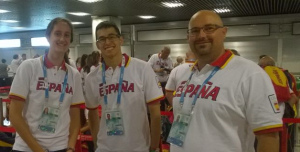 Clara Azurmendi, Enrique Peñalver y Ernesto García, en los Juegos Olímpicos de la Juventud.