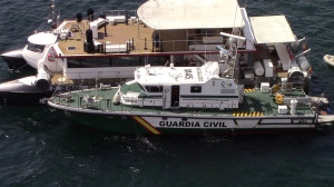 Inspección en un party boat. Foto: Guardia Civil.