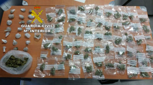 Bolsas de marihuana intervenidas, preparadas en dosis para su venta al por menor