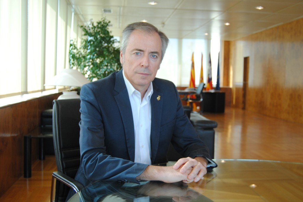 Vicent Serra, president del PP d'Eivissa, al seu despatx del Consell Insular. Foto: D.V.