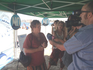 Hazel MOrgan atendiendo a los medios. Foto: Alianza Mar Blava.