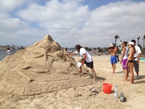 Imagen de la escultura de arena que se ha realizado en Talamanca. Foto: Alianza Mar Blava.