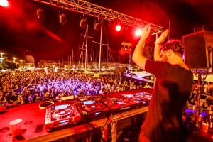 Solomun actuó el pasado miércoles para una gran audiencia en el puerto de Ibiza.