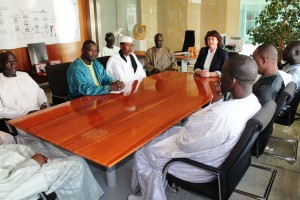 La consellera Carmen Domínguez fue la encargada de recibir a la delegación senegalesa.