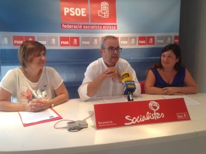 Patricia Abascal, Vicent Torres i Silvia Limones (d'esquerra a dreta), a la roda de premsa d'aquest matí.