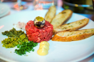 Tartar de carne o 'steak tartare', el plato favorito de Alejandra Ferrer.  Foto: Mark Mitchell (Wikipedia)