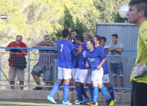 Los jugadores del San Rafael celebranun gol