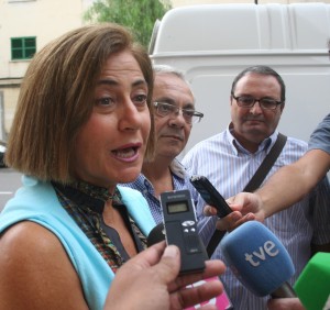 Lourdes Costa, Vicent Torres y Santiago Pizarro, tras su declaración en los juzgados