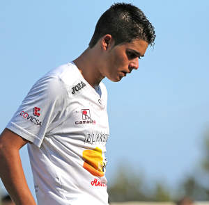 Imagen de un jugador de la Peña juvenil cabizbajo. Foto: Fútbol Pitiuso