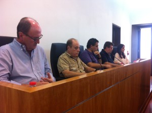 Imagen de la bancada del equipo de gobierno con Joan Daura. Foto: D.V.