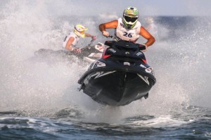 Un momento de la prueba disputada este sábado en el circuito de Platja d'en Bossa. Fotos: Aquabike