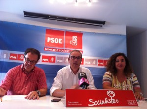 Pep 'Agustinet', Vicent Torres i Pilar Costa durant la roda de premsa. Foto: D.V.