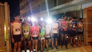 Los participantes de la Trail Ibiza 3 Días poco antes de la salida de la prueba nocturna. Foto: Elitechip