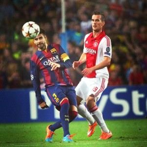 Gerard Piqué, durante el partido de Champions ante el Ajax. 