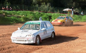 Dos de los participantes en la sexta prueba del balear de autocross disputada en Ibiza.