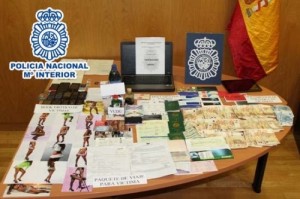 En la imagen, algunos de los objetos intervenidos por la Policía Nacional. 