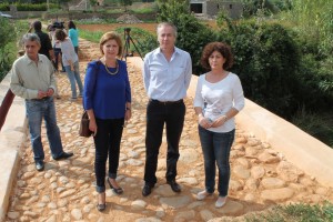 La restauració inclou la recuperació del paviment original de còdols.