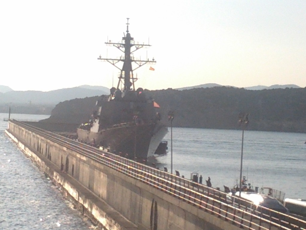 El USS Mitscher en Botafoch. Foto: V.R.