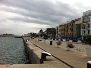 Muelle situado frente a la fachada marítima de la Marina. Foto: D.V.