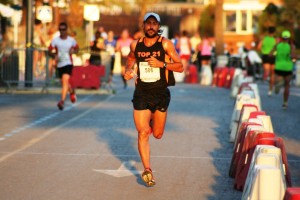 José Antonio Planells venció en solitario en la primera edición de la carrera de 5 kilómetros de la Milla Urbana.