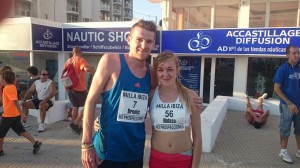 El británico Niall Brooks y la polaca Monika Halasa, ganadores de la Milla Urbana de Sant Antoni