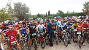 Los participantes en la XI Sant Josep Xtreme antes de la salida.