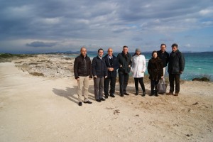 Imagen de la presentación de la afección de la nueva Ley de Costas por parte de los senadores de Baleares, Partido Popular de Formentera y representantes de los afectados. 