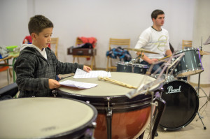 Dos alumnes de l'Escola Municipal de Música.