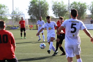 Ángel García, exdelantero de la Peña, durante el partido frente al Campos. Foto: Fútbol Balear