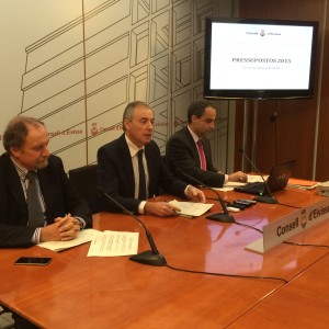 Mariano Juan, Vicent Serra y Álex Minchiotti, durante la presentación de los nuevos presupuestos. Foto: L. A.