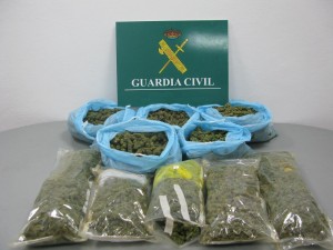 En la imagen, la marihuana intervenida por la Guardia Civil. 