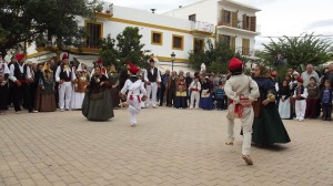 Ball pagès a la Plaça de Santa Gertrudis.