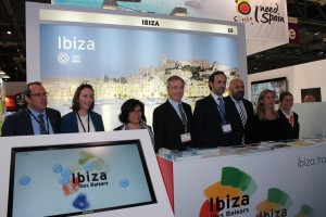 Imatge dels dirigents polítics a l'estand d'Eivissa a la World Travel Market. 